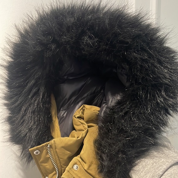Zara Olive Green Winter Coat with Faux Fur Lining- Size Medium - Picture 6 of 8